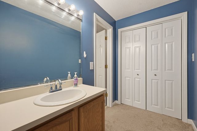 822 Maple Brook Rd 822, Bellingham, MA 02019