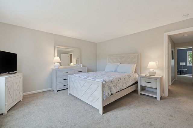 822 Maple Brook Rd 822, Bellingham, MA 02019