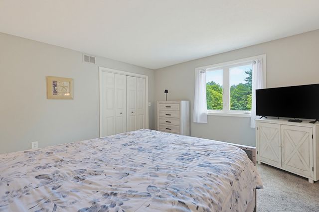 822 Maple Brook Rd 822, Bellingham, MA 02019
