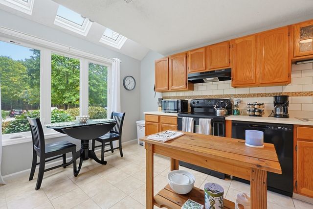 822 Maple Brook Rd 822, Bellingham, MA 02019