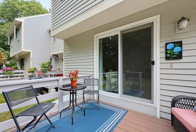 822 Maple Brook Rd 822, Bellingham, MA 02019