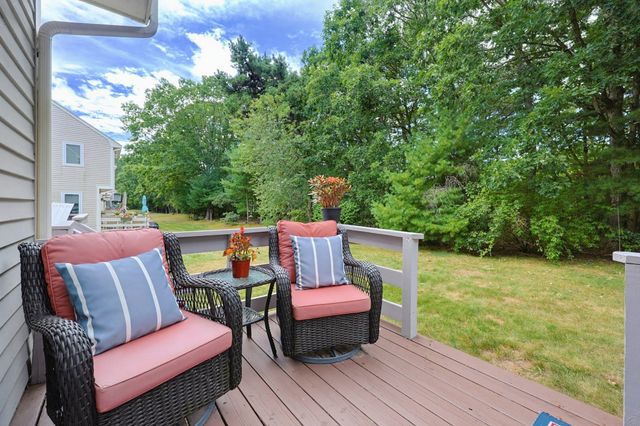 822 Maple Brook Rd 822, Bellingham, MA 02019
