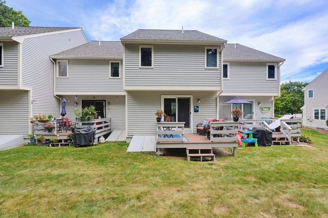 822 Maple Brook Rd 822, Bellingham, MA 02019