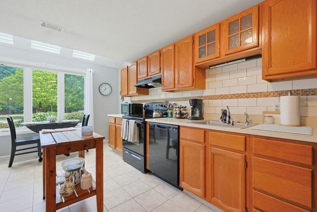 822 Maple Brook Rd 822, Bellingham, MA 02019