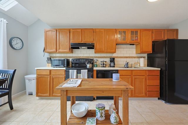 822 Maple Brook Rd 822, Bellingham, MA 02019