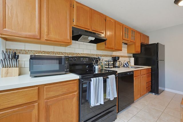 822 Maple Brook Rd 822, Bellingham, MA 02019