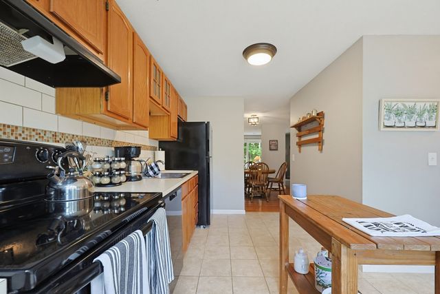 822 Maple Brook Rd 822, Bellingham, MA 02019
