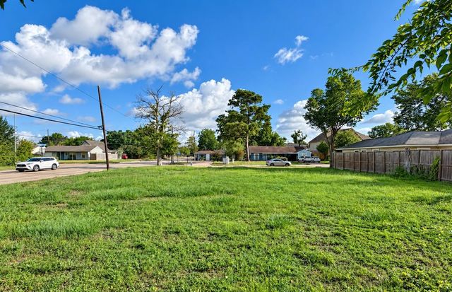 6629 Schiller Street, Houston, TX 77055