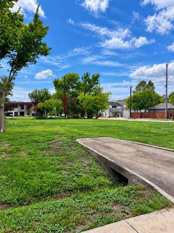 6629 Schiller Street, Houston, TX 77055