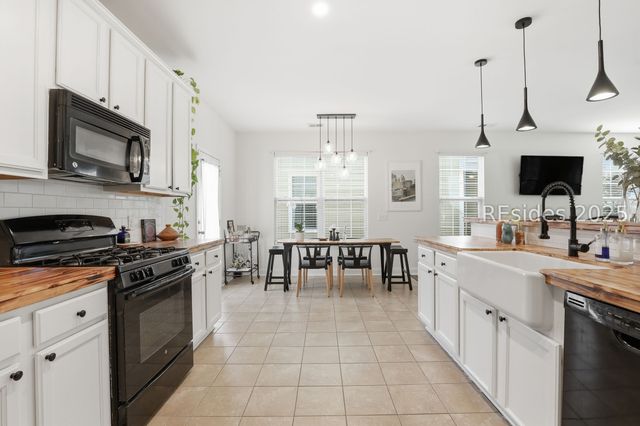 60 Honey Locust Ave, Bluffton, SC 29910