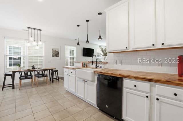 60 Honey Locust Ave, Bluffton, SC 29910