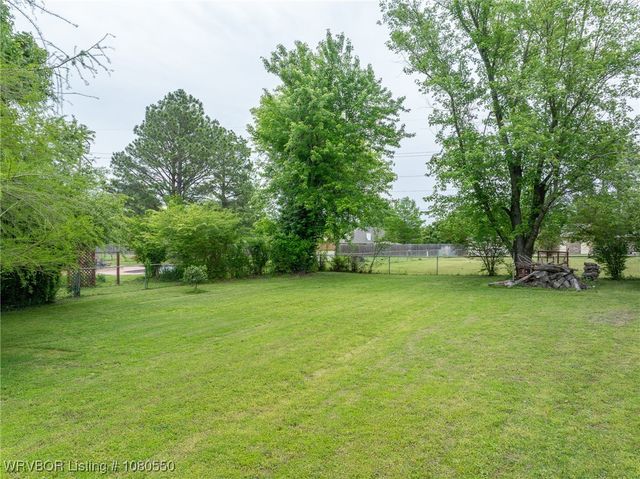 8611 Royal Ridge Drive, Fort Smith, AR 72903