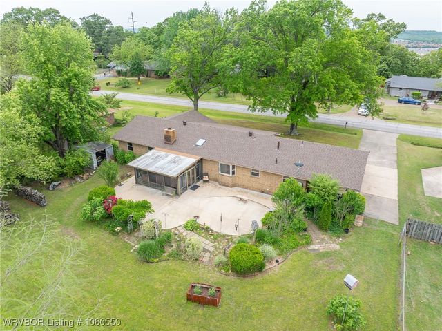 8611 Royal Ridge Drive, Fort Smith, AR 72903