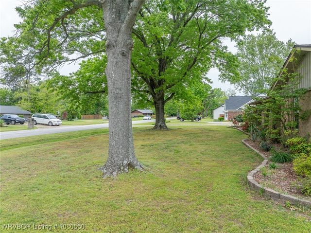 8611 Royal Ridge Drive, Fort Smith, AR 72903