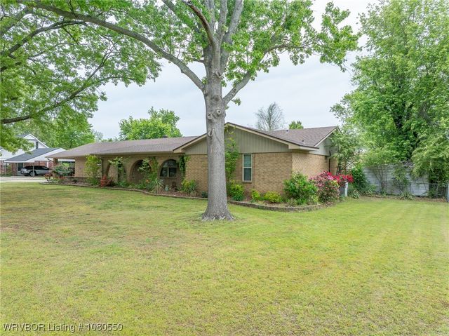8611 Royal Ridge Drive, Fort Smith, AR 72903