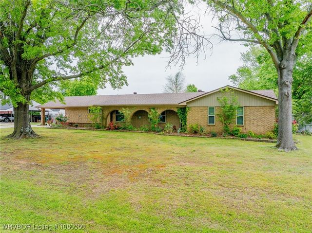 8611 Royal Ridge Drive, Fort Smith, AR 72903