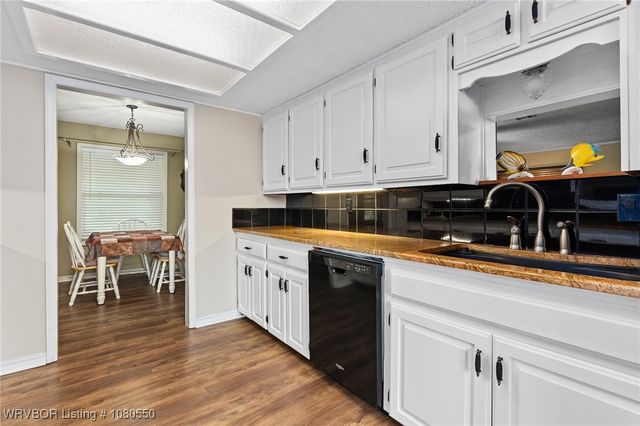 8611 Royal Ridge Drive, Fort Smith, AR 72903