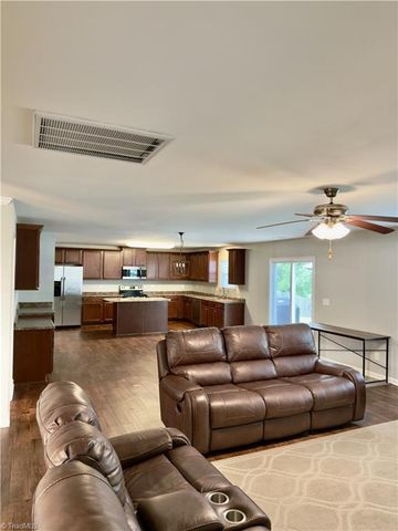 1734 Klompen Road, Kernersville, NC 27284
