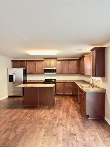 1734 Klompen Road, Kernersville, NC 27284