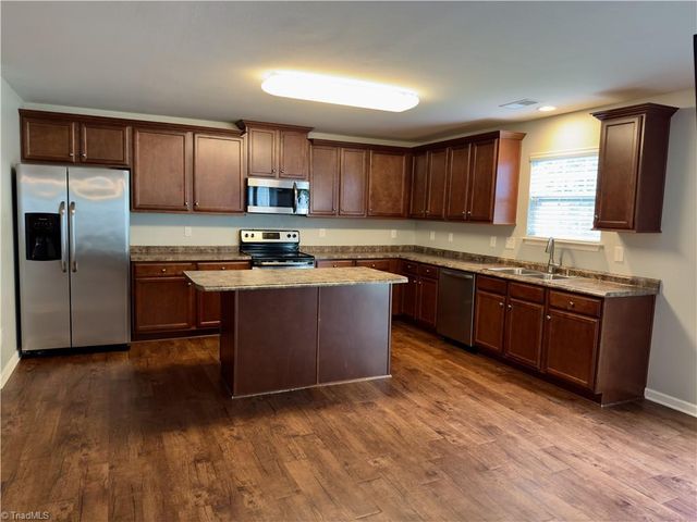 1734 Klompen Road, Kernersville, NC 27284