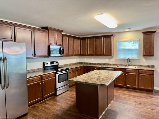 1734 Klompen Road, Kernersville, NC 27284
