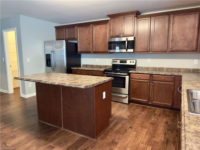 1734 Klompen Road, Kernersville, NC 27284