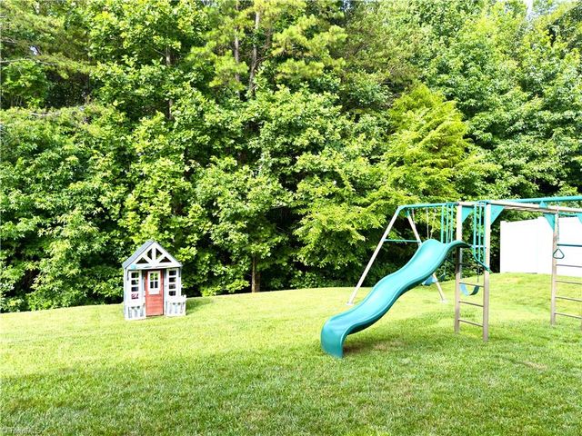 1734 Klompen Road, Kernersville, NC 27284
