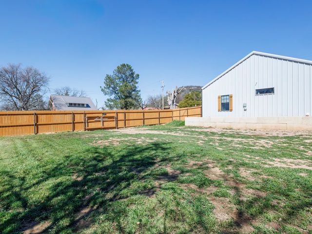 206 N 8th Street, Santa Anna, TX 76878