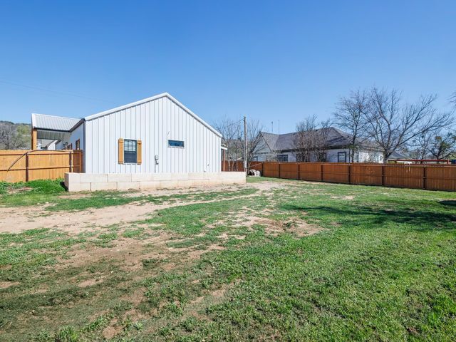 206 N 8th Street, Santa Anna, TX 76878