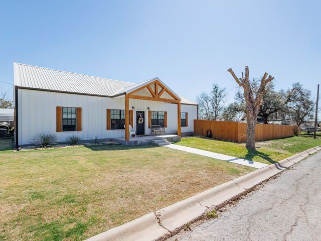 206 N 8th Street, Santa Anna, TX 76878