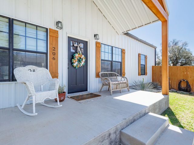 206 N 8th Street, Santa Anna, TX 76878