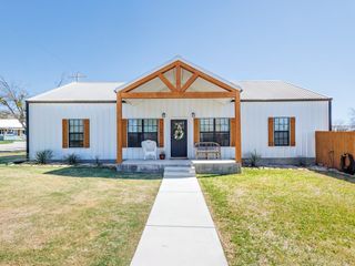 206 N 8th Street, Santa Anna, TX 76878