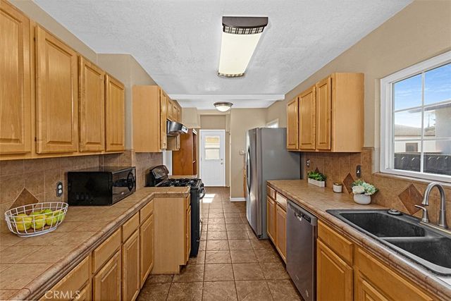 6008 Village Road, Lakewood, CA 90713