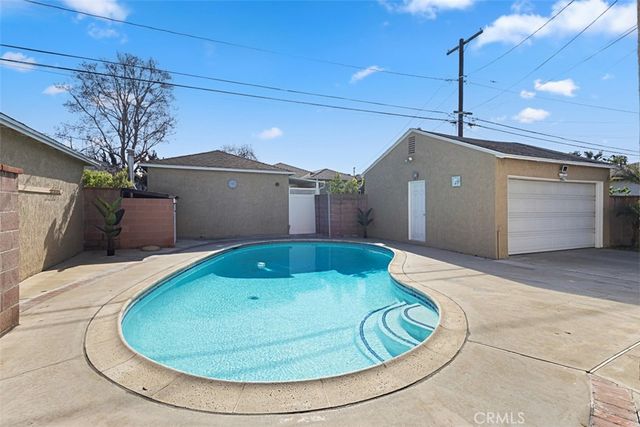 6008 Village Road, Lakewood, CA 90713
