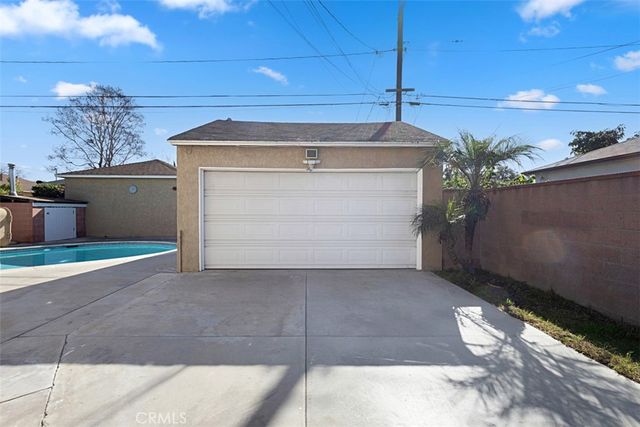 6008 Village Road, Lakewood, CA 90713