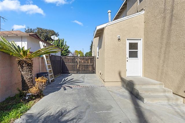 6008 Village Road, Lakewood, CA 90713