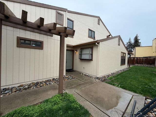 1023 Camphor St, Manteca, CA 95337