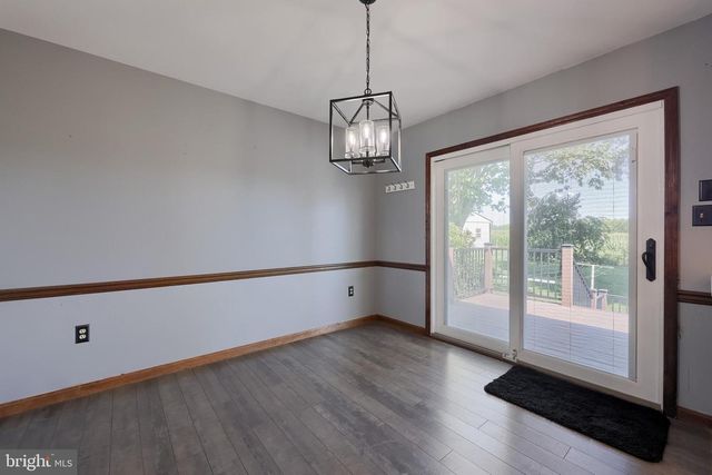 127 W LEXINGTON RD, Lititz, PA 17543