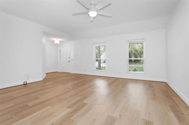 147 E Pathfinders Circle, The Woodlands, TX 77381