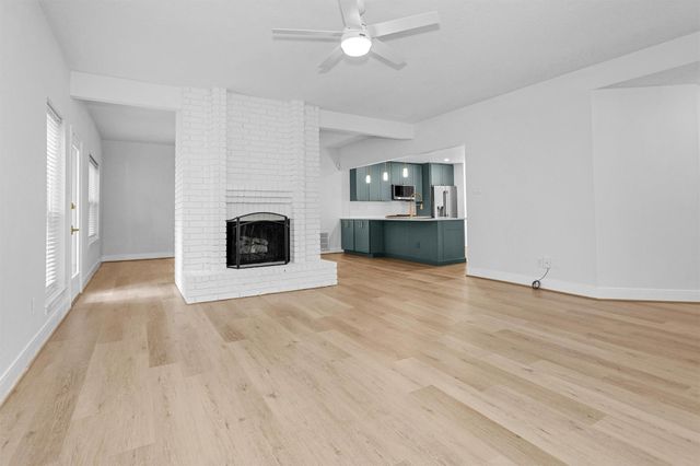 147 E Pathfinders Circle, The Woodlands, TX 77381