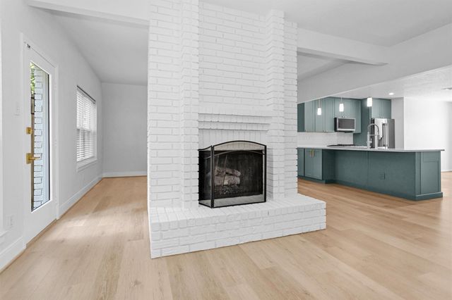 147 E Pathfinders Circle, The Woodlands, TX 77381
