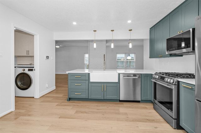 147 E Pathfinders Circle, The Woodlands, TX 77381