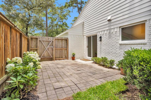 147 E Pathfinders Circle, The Woodlands, TX 77381