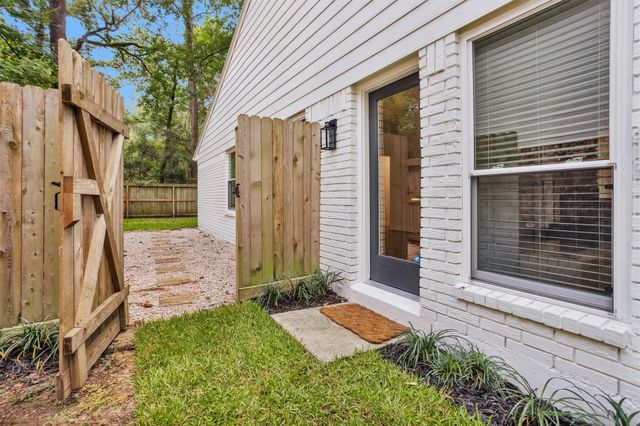 147 E Pathfinders Circle, The Woodlands, TX 77381