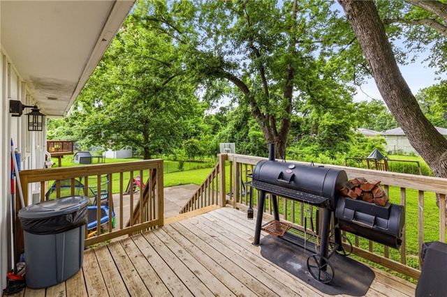 20009 E 13th Street, Independence, MO 64057