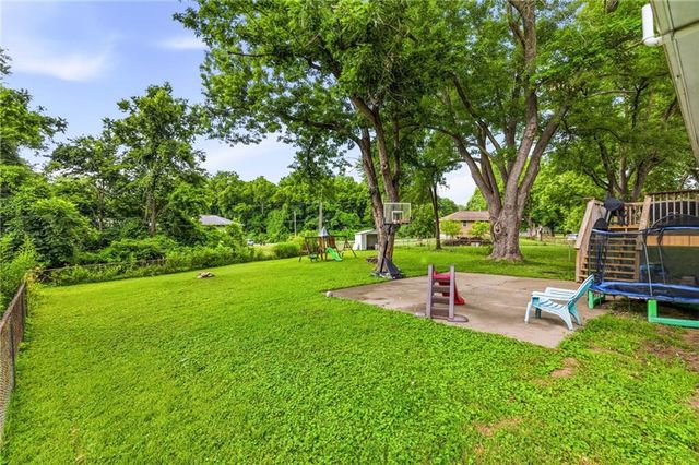 20009 E 13th Street, Independence, MO 64057