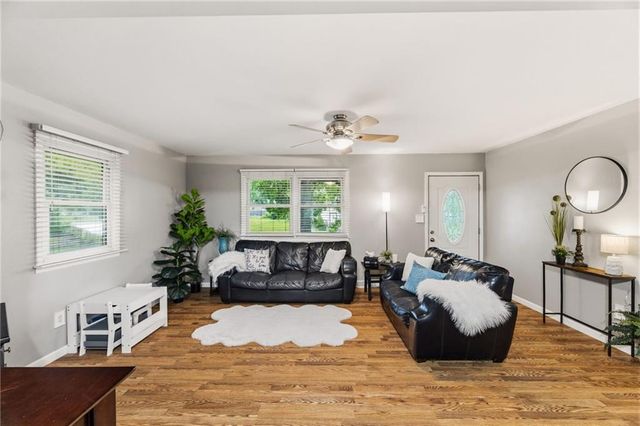 20009 E 13th Street, Independence, MO 64057