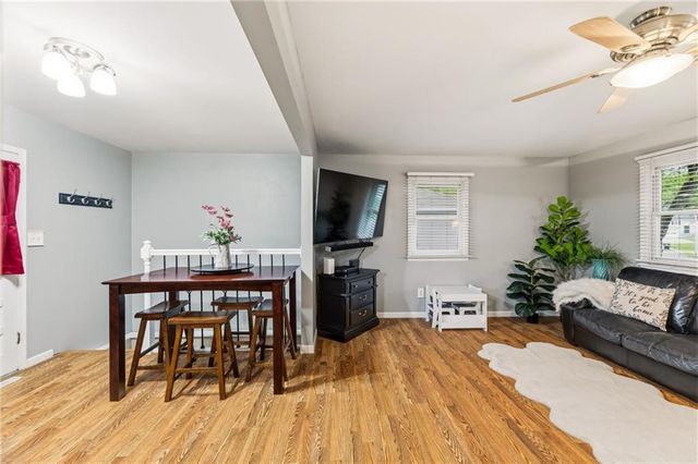 20009 E 13th Street, Independence, MO 64057