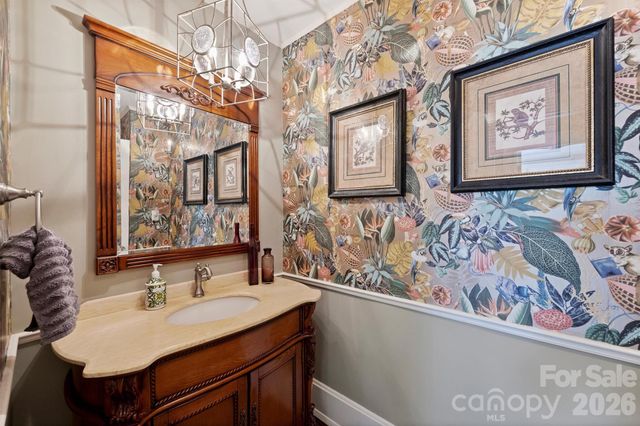 1136 Queens Road, Charlotte, NC 28207