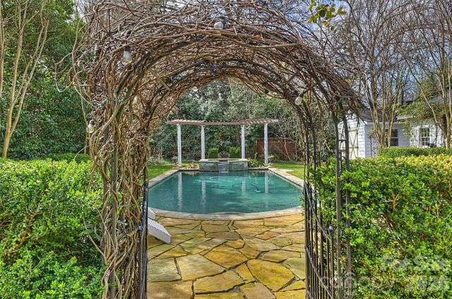 1136 Queens Road, Charlotte, NC 28207